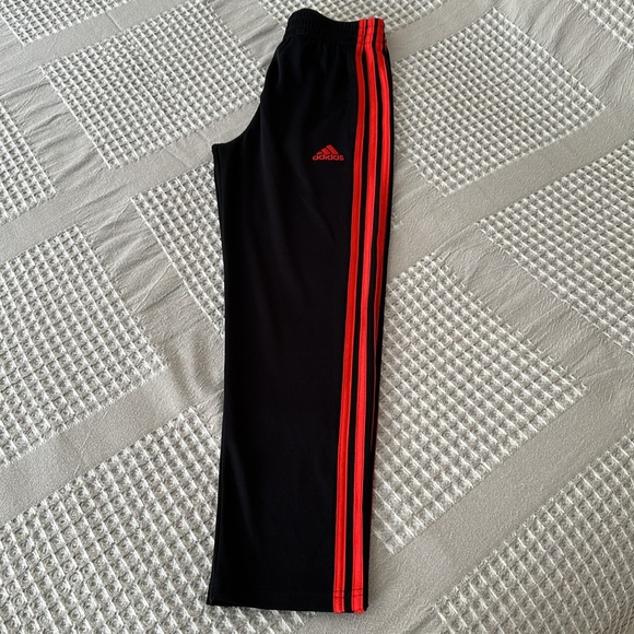 Bundle of two Adidas T-shirt and pants t-shirt size S8 and pants size M10-12 - Picture 4 of 9